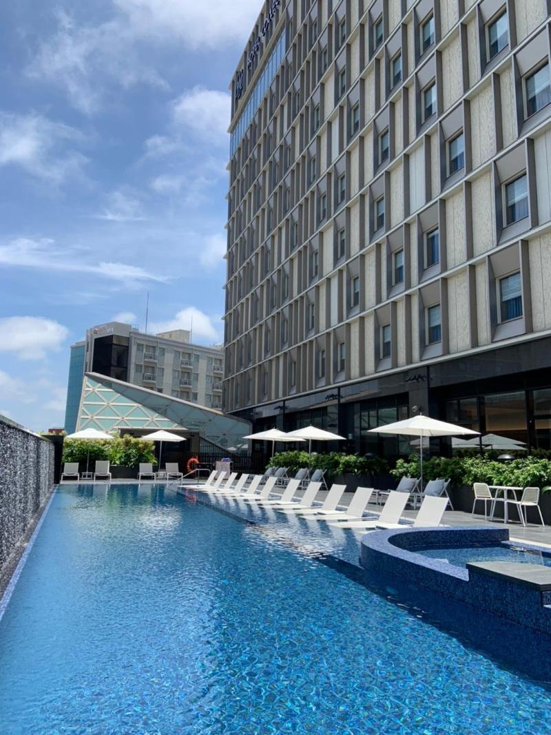 נאהא Hotel Collective מראה חיצוני תמונה The hotel's rooftop pool