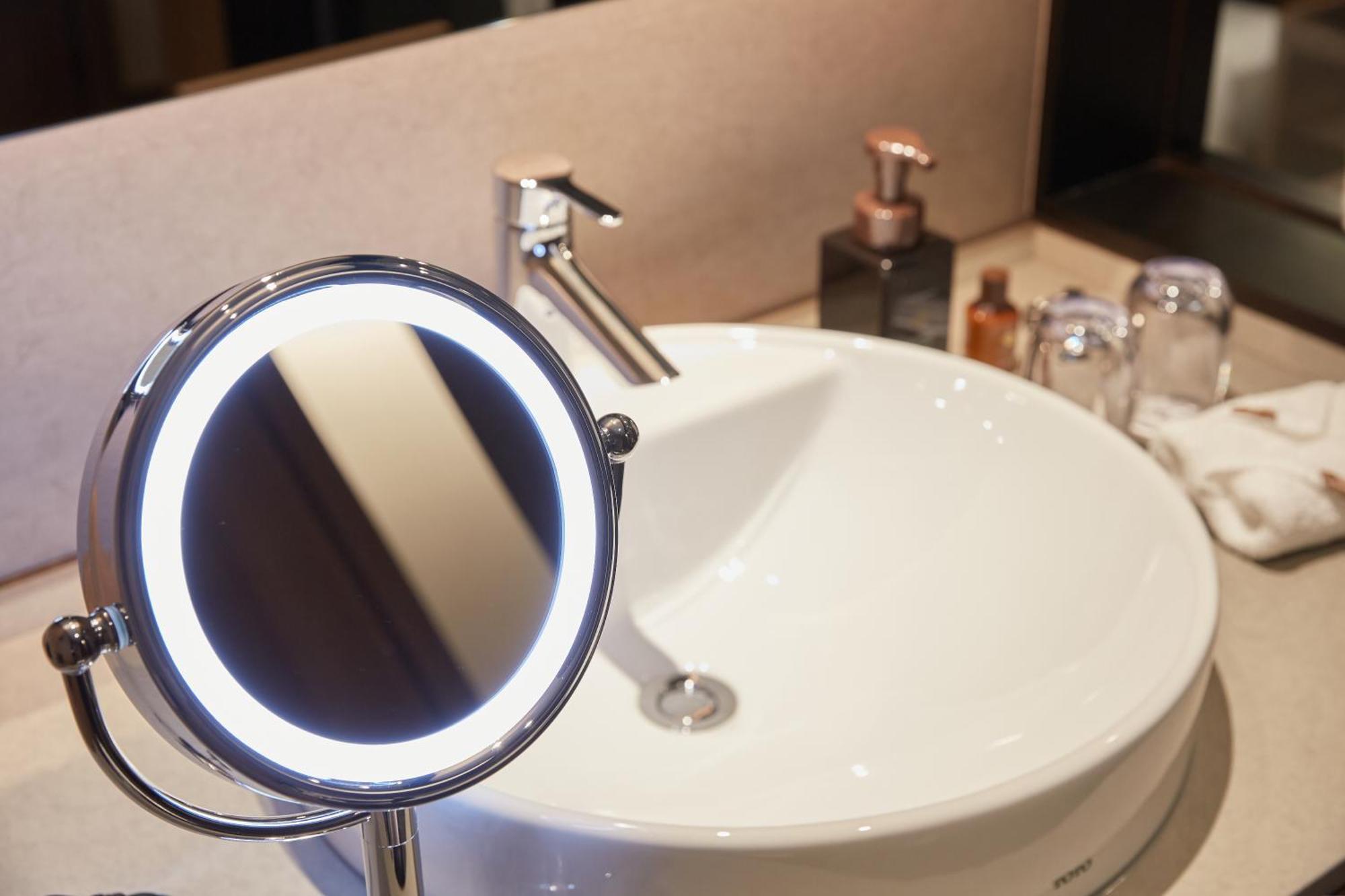 נאהא Hotel Collective מראה חיצוני תמונה A bathroom mirror with a built-in LED light